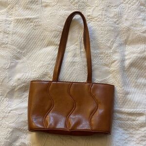 Chic Tan Leather Shoulder Bag